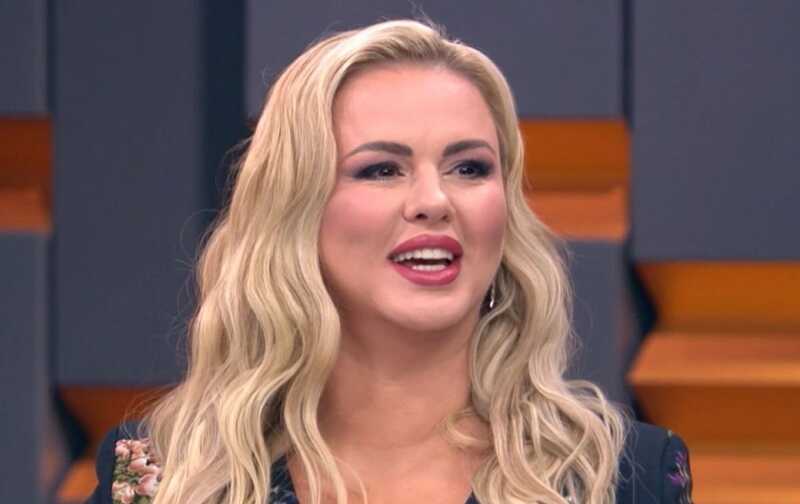 «Если бы я была акулой»: Анна Семенович посмеялась над своими формами в соцсетях