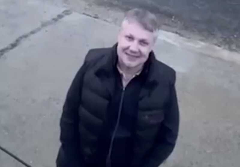 В Московской области мужчина на автомобиле Infiniti сбил столб и оголил гениталии
